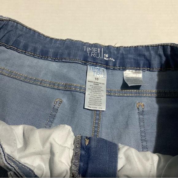 Time and Tru Women’s Size 16 Denim Shorts - Picture 4 of 5